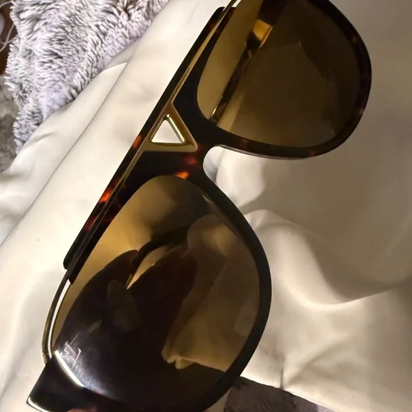 Louis Vuitton Brown Sunglasses - Picture 3 of 12